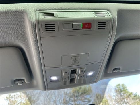 Used 2022 Volkswagen Taos SE w/ Panoramic Sunroof Package image 20