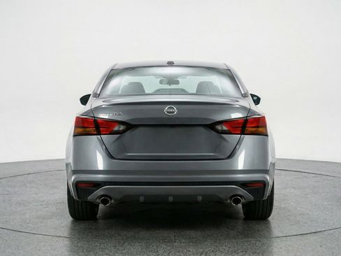 Used 2025 Nissan Altima 2.5 SV image 7