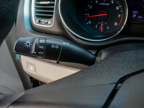 Used 2021 Kia Sedona LX FWD image 22