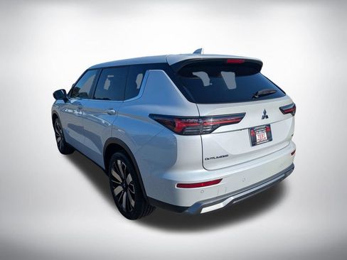 Used 2025 Mitsubishi Outlander SE FWD image 5