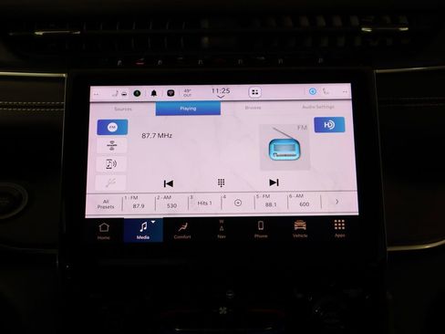 Used 2023 Jeep Grand Cherokee Limited w/ Black Appearance Package image 29