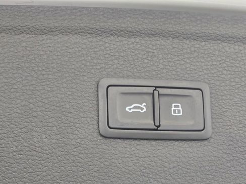 Used 2022 Audi Q5 2.0T Premium w/ Convenience Package image 24