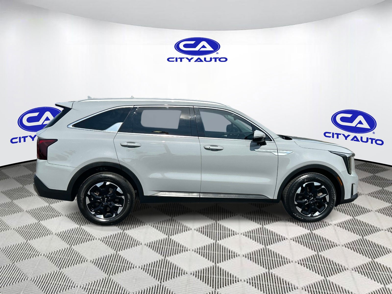 Used 2025 Kia Sorento S FWD image 2