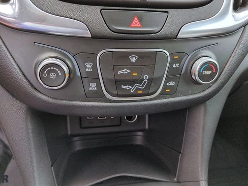 Used 2020 Chevrolet Equinox LT FWD image 24