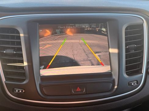 Used 2015 Chrysler 200 Limited w/ Convenience Group FWD image 9