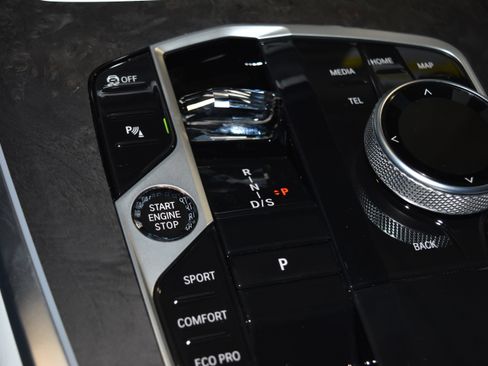 New 2026 BMW X5 xDrive40i w/ Executive Package image 15