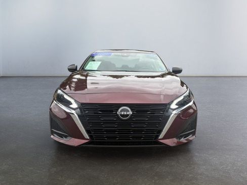 Used 2024 Nissan Altima 2.5 SV FWD image 11