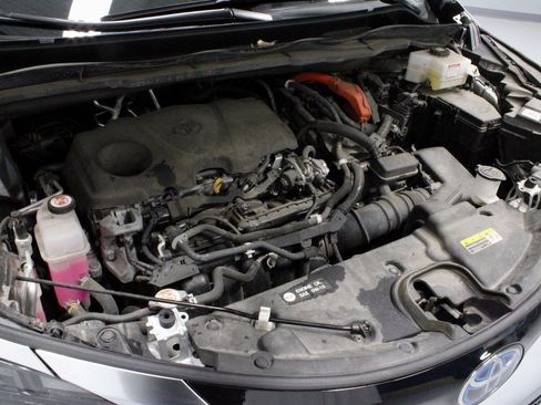 Used 2022 Toyota Sienna XSE image 17