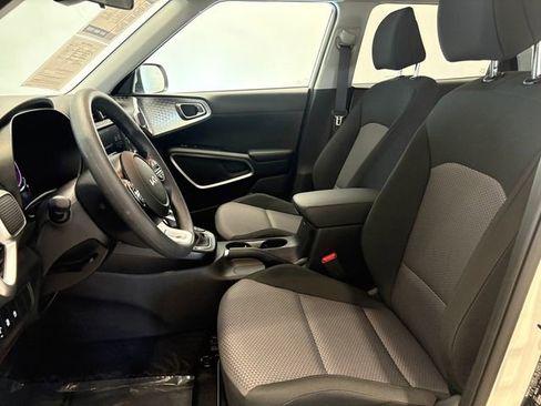 Used 2025 Kia Soul LX w/ LX Technology Package FWD image 7