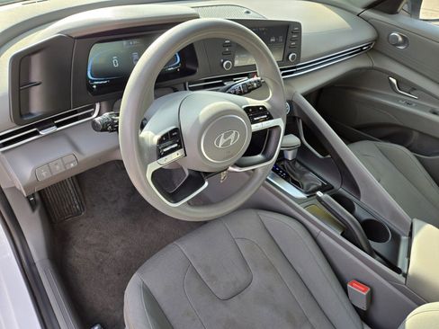 Used 2024 Hyundai Elantra SE image 20