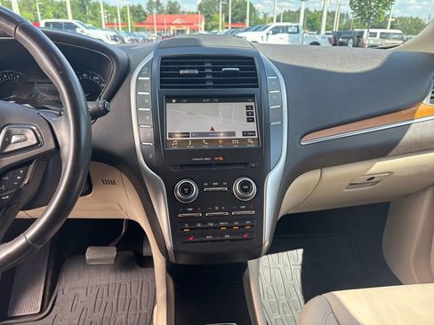 Used 2017 Lincoln MKC Select w/ Select Plus Package FWD image 17
