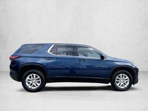 Used 2022 Chevrolet Traverse LS FWD image 5
