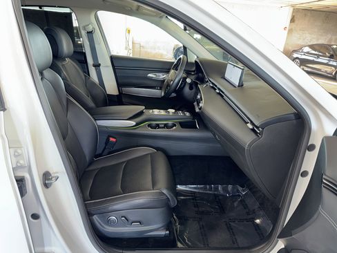 Used 2023 Genesis GV70 2.5T w/ Advanced Package image 10