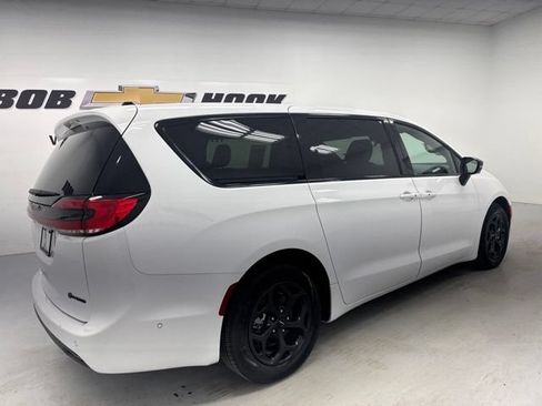 Used 2024 Chrysler Pacifica Limited FWD image 5