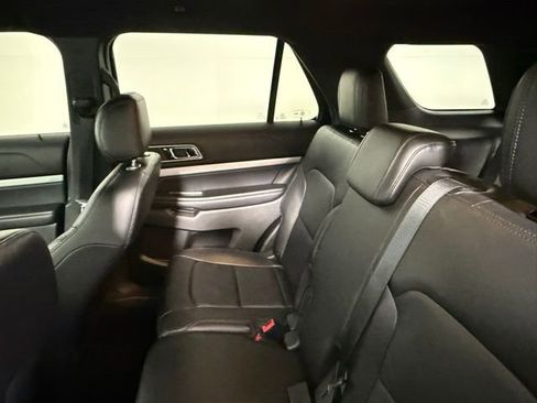 Used 2017 Ford Explorer XLT w/ Equipment Group 202A image 38