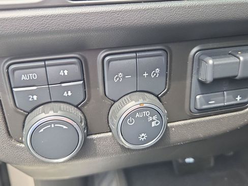 Used 2021 Chevrolet Tahoe LT w/ LT Signature Package AWD/4WD image 10