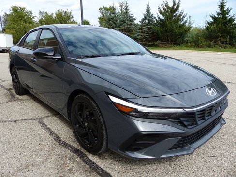 Used 2026 Hyundai Elantra Sport FWD image 12