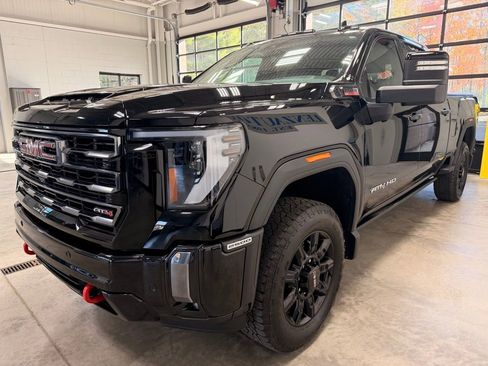 Used 2024 GMC Sierra 2500 AT4 w/ AT4 Premium Plus Package image 4