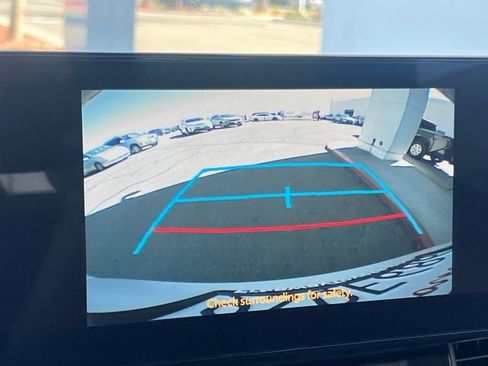 Used 2025 Toyota Sienna XLE FWD image 21
