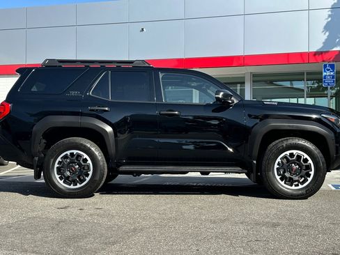 Used 2025 Toyota 4Runner TRD Off-Road Premium AWD/4WD image 3