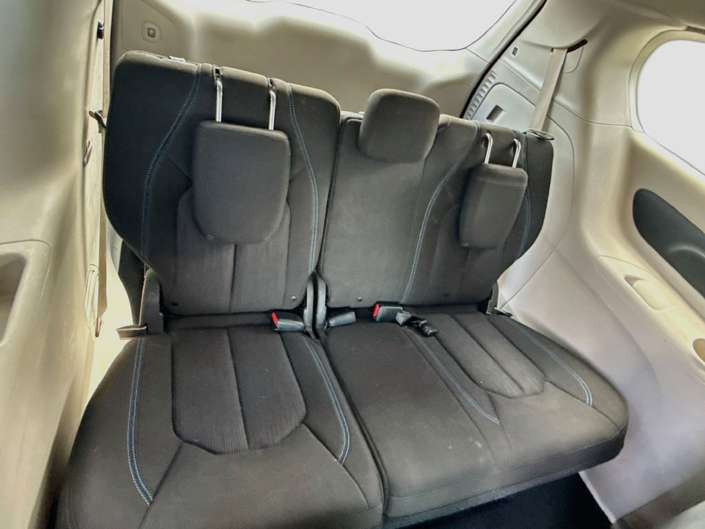 Used 2021 Chrysler Pacifica Touring FWD image 28