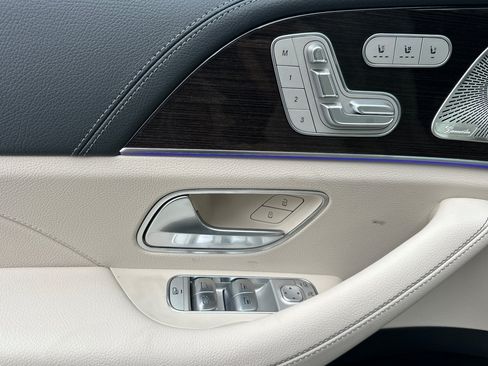 New 2026 Mercedes-Benz GLS 580 4MATIC image 10