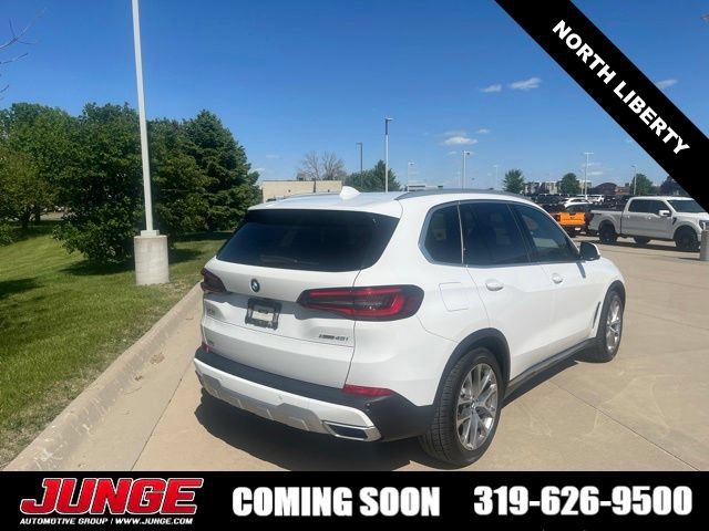 Used 2022 BMW X5 xDrive40i w/ Premium Package AWD/4WD image 3