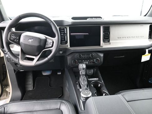 New 2026 Ford Bronco Outer Banks image 10