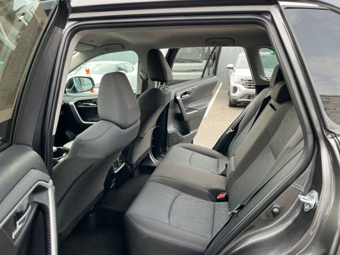 Used 2025 Toyota RAV4 XLE image 26