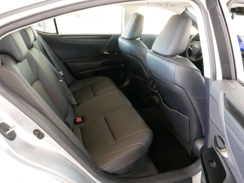 Certified 2025 Lexus ES 300h w/ Premium Package FWD image 16