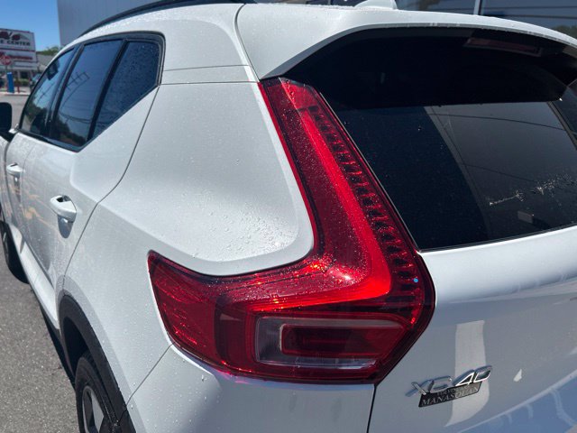 Certified 2025 Volvo XC40 B5 Plus AWD/4WD image 10