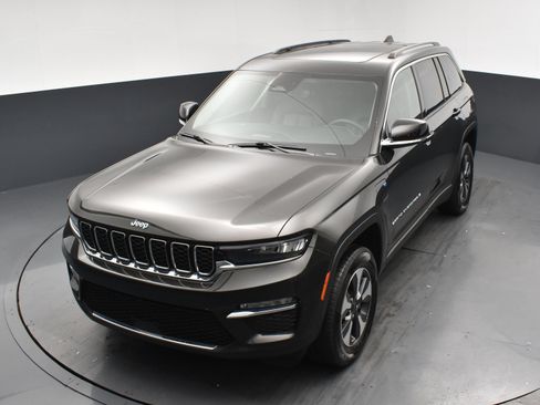 Used 2023 Jeep Grand Cherokee 4WD 4xe image 17