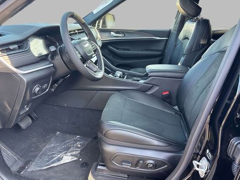 New 2026 Jeep Grand Cherokee Altitude AWD/4WD image 9
