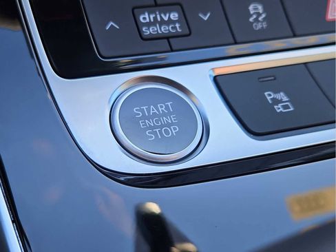 Certified 2025 Audi Q7 Premium w/ Convenience Plus Package image 24