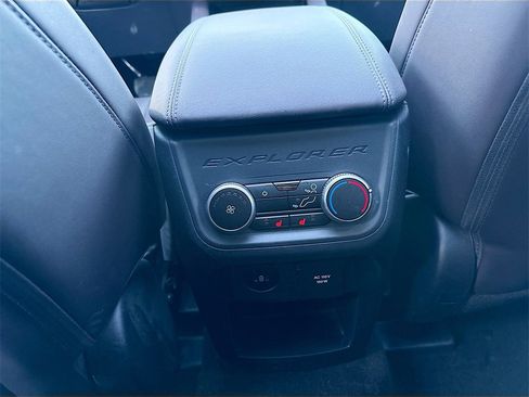 Used 2025 Ford Explorer Platinum image 26