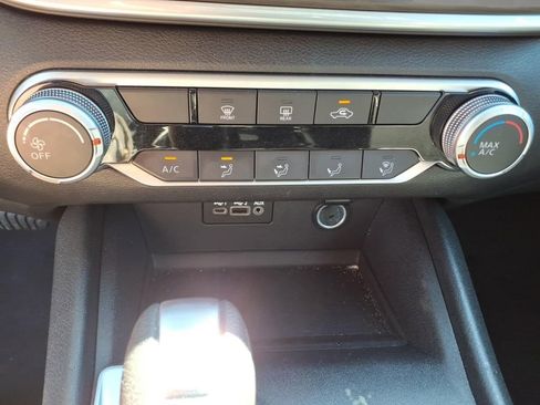 Used 2025 Nissan Altima 2.5 SV FWD image 23