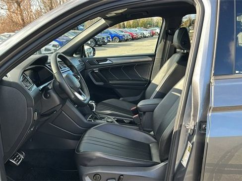 Used 2022 Volkswagen Tiguan SE R-Line image 9