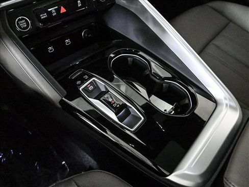 Certified 2025 Audi Q5 Premium w/ Convenience Package AWD/4WD image 12