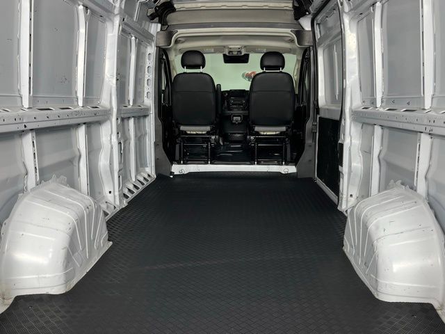 Used 2025 RAM ProMaster 2500 w/ Convenience Group FWD image 9