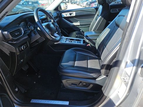 Used 2023 Ford Explorer Limited image 11