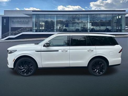 New 2026 Lincoln Navigator Reserve w/ Jet Appearance Package AWD/4WD image 4