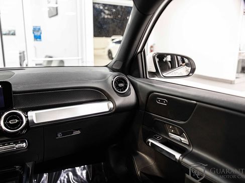 Used 2022 Mercedes-Benz GLB 250 4MATIC image 38