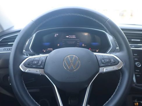 Used 2023 Volkswagen Tiguan SE FWD image 16