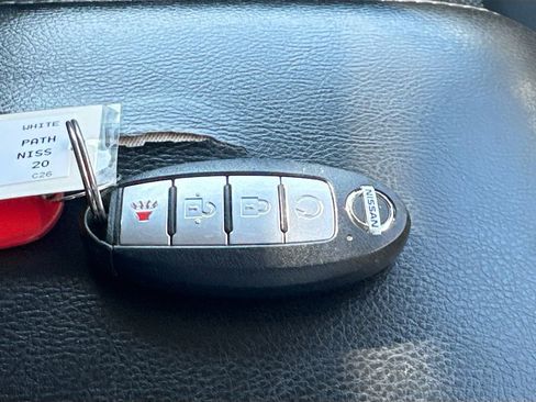 Used 2020 Nissan Pathfinder SV image 30