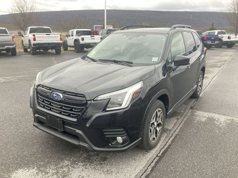 Used 2022 Subaru Forester Premium image 3