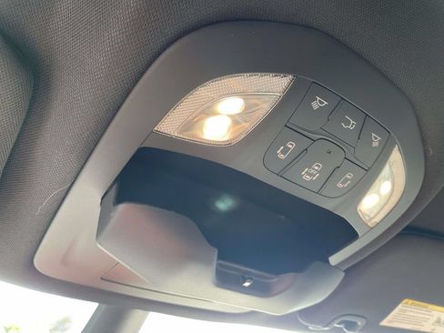 Used 2025 Chrysler Pacifica Select FWD image 26