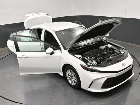 Used 2025 Toyota Camry LE FWD image 25