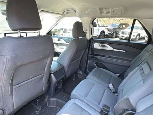 Used 2025 Ford Explorer Active AWD/4WD image 28