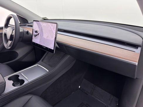 Used 2024 Tesla Model Y Long Range image 15