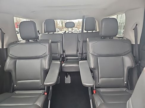 Used 2025 Ford Expedition Active image 10